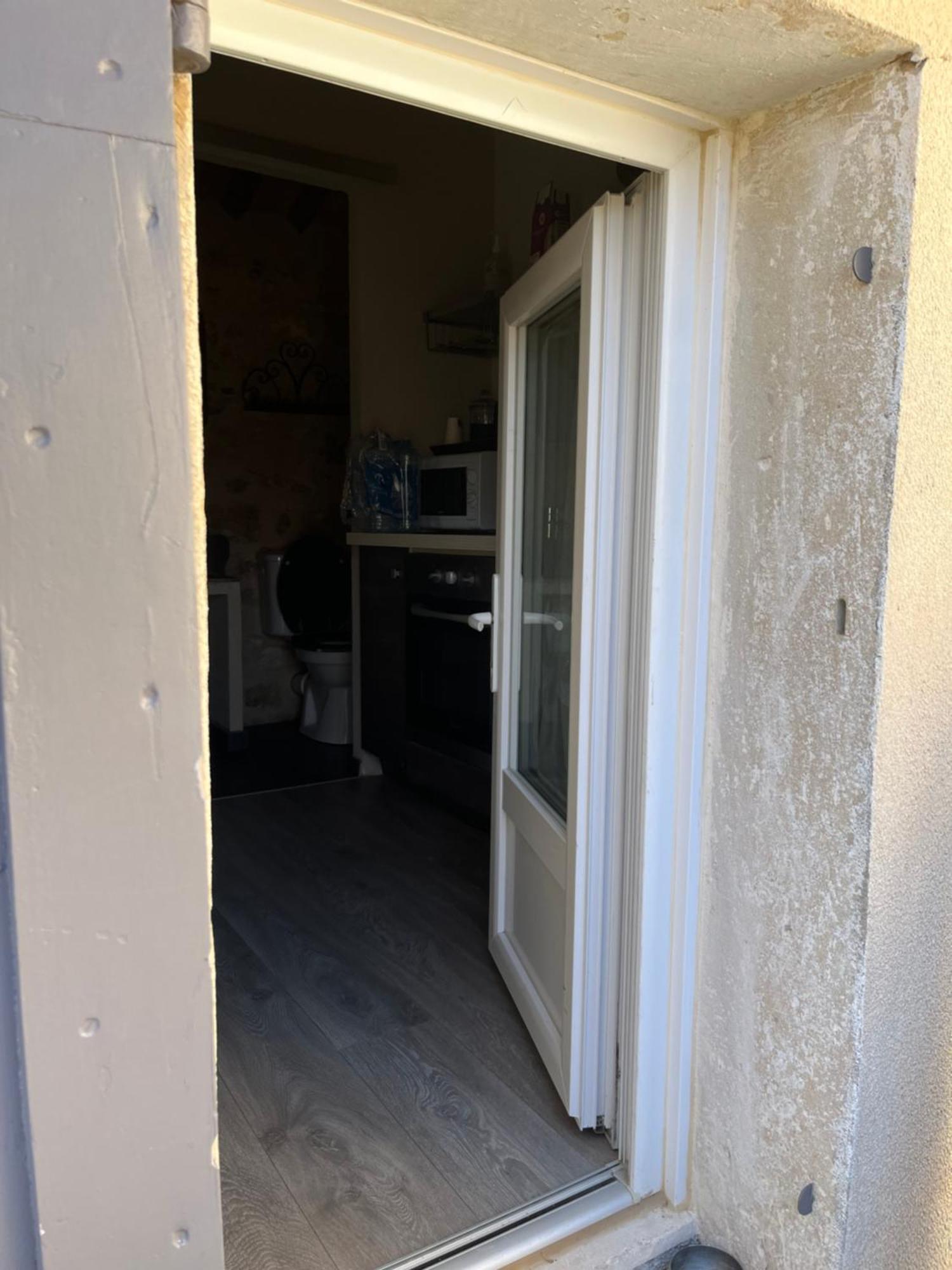 Petit Studio Le Pigeonnier A 5 Mn De Lourmarin Puyvert المظهر الخارجي الصورة